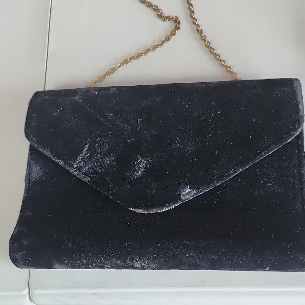 Elegant Black Velvet Clutch with Gold Chain